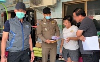 Bà mẹ kêu gọi ủng hộ tiền chữa bệnh cho con trai 2 tuổi nhưng bác sĩ chỉ ra bằng chứng khiến cô ta lập tức bị bắt giữ