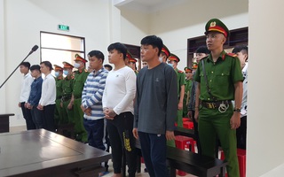 CLIP: Hàng trăm cảnh sát đang bảo vệ phiên tòa xử 28 giang hồ Cai Lậy