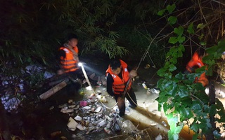 Trắng đêm tìm kiếm nhưng bé trai 4 tuổi bị nước mương cuốn đi giữa trời mưa lớn vẫn biệt tăm