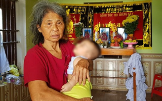 Bố mẹ và anh qua đời, bé trai 5 tháng tuổi được bà nội bế đi khắp xóm xin sữa