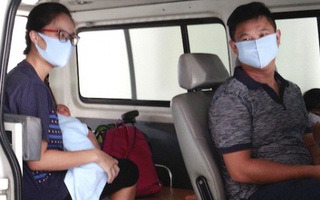 Sản phụ từ vùng dịch sau cấp cứu “mẹ tròn con vuông” được xuất viện và lại trở về khu cách ly tập trung