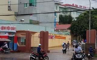 Ngăn nhóm thanh niên trêu ghẹo thiếu nữ, trung tá công an bị chém phải nhập viện
