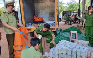 Phát hiện một lượng lớn mỹ phẩm tự pha trộn không rõ nguồn gốc