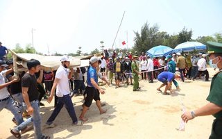Nạn nhân sống sót trong vụ lật ghe: 'Tôi vật lộn khoảng 15 phút giữa sông thì được cứu'