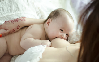 Không phải ăn móng giò, chỉ cần làm theo 3 hướng dẫn khoa học sau, sữa mẹ sẽ về tràn trề