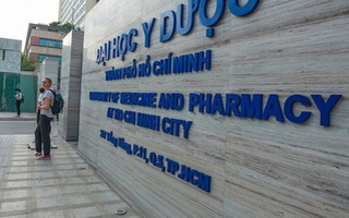 Phụ huynh và sinh viên lo lắng vì trường đại học công tăng học phí