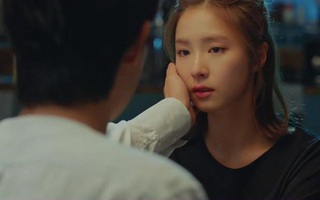 Chồng chính mắt nhìn thấy vợ và chàng hàng xóm dìu nhau vào nhà nghỉ nhưng khi lao vào bắt gian, anh lại chỉ biết đỏ hoe mắt xin lỗi