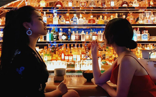 Cứ đến cuối tuần là tâm trạng lại “tan chậm”, Hà Nội có 4 quán pub vừa tình vừa chill giúp chị em giải khuây, lúc đi hết mình lúc về hết buồn