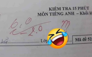 Đang chấm bài, cô giáo bỗng hoang mang cực độ khi phát hiện ra trong trường có 1 lớp mới được mở và chỉ có 1 học sinh