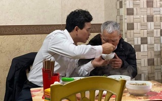 Các anh chị chồng muốn đưa bố vào viện dưỡng lão, thương ông, tôi quyết định nhận nuôi nhưng lại bị mọi người phản đối và chỉ mặt đuổi khỏi nhà