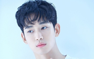 Nửa đêm không ngủ Kim Soo Hyun âm thầm tung loạt ảnh mới, đỉnh cao thế nào mà được khen khí chất không thua gì Lee Min Ho? 