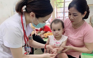 Tiếp nhận nhiều trẻ mắc bệnh tay chân miệng, phụ huynh  cần cảnh giác 3 dấu hiệu sớm cảnh báo bệnh của con diễn biến nặng