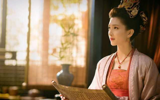 Vị Hoàng hậu bị ghẻ lạnh do được lòng mẹ chồng và màn thẳng tay cho Hoàng đế "ăn bạt tai" vì vào hùa bênh phi tần nói xấu mình