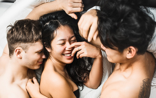 Hôn nhân không dừng ở 2 người: Xu hướng "thoáng" trong chuyện gối chăn vì "tình yêu là không giới hạn" hay sự buông thả tư tưởng?