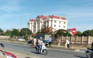 Vụ người mẹ tử vong thương tâm trên đường chở con đi học: Bé trai cũng không qua khỏi