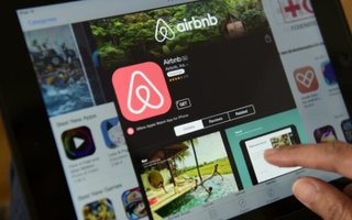 Airbnb: Cơ đồ 12 năm gây dựng gần như tiêu tan trong vài tuần