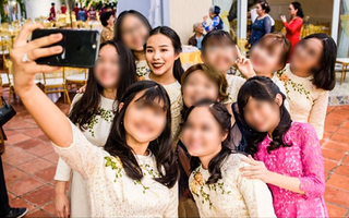 Lộ khoảnh khắc hiếm hoi duy nhất của vợ sắp cưới Công Phượng trong đám hỏi sáng nay: Trang điểm sắc sảo, nổi bật giữa team chị em xinh đẹp
