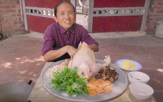Bà Tân Vlog cho ra đời món ăn mới khá hấp dẫn, nhưng bất ngờ lại bị dân tình chỉ ra điều không hợp lý thế này