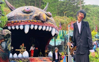 Đà Lạt nổi tiếng là vùng đất thơ mộng, ngọt ngào nhưng một khu du lịch mới khánh thành với thiết kế toàn "quái nhân", dị sĩ trông vô cùng rùng rợn khiến dân mạng tranh cãi