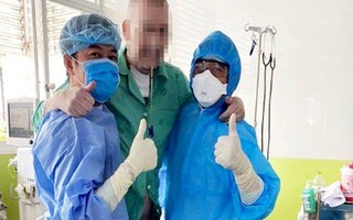 Phút giây cận kề phi công người Anh rời Việt Nam về nước