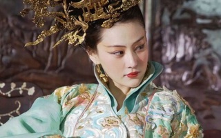 Vì đặc điểm hiếm có trên cơ thể, vị Quý phi khiến Hoàng đế ham mê chiều chuộng tới mức "khom lưng cúi đầu", làm những điều vô tiền khoáng hậu trong lịch sử