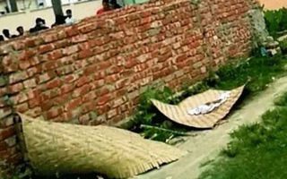 Đau xót cảnh bé gái sơ sinh bị quật mộ và bỏ bên vệ đường vì kẻ cuồng tín