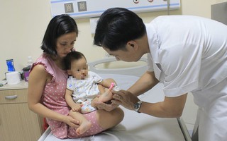 Cảnh báo dịch tay chân miệng ở Hà Nội: Biểu hiện và biến chứng