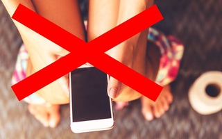 Đây là lý do bạn cần ngừng ngay việc dùng điện thoại trong phòng tắm, hóa ra não cũng được nhờ nếu bạn làm vậy