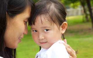 Muốn con từ nhút nhát trở nên tự tin, bạo dạn không hề khó nếu bố mẹ tranh thủ làm những điều này với con mỗi ngày
