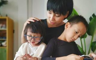 MC Thùy Minh kể chuyện đi thang máy cùng con gái và sự hồn nhiên của con khiến cô xấu hổ "không biết giấu mặt vào đâu"