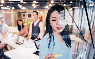 Được sếp ưu ái chưa hẳn là chuyện tốt, nó tồn tại 1 khía cạnh tai hại mà ai cũng có thể gặp phải