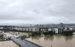 Cảnh báo mưa lũ nghiêm trọng trên nhiều sông lớn ở Trung Quốc