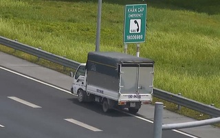 Lạnh gáy chứng kiến nữ tài xế lái xe tải đi lùi 1km trên cao tốc Hà Nội-Hải Phòng