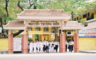Phụ huynh ráo riết so sánh tỉ lệ chọi, học sinh cật lực ôn luyện mong chắc suất vào các trường cấp 3 danh giá này ở TP.HCM