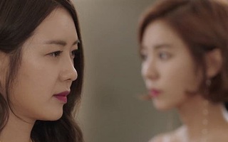 Đang ngủ ngon giấc, tôi giật mình khi nghe tiếng cánh cửa mở rồi chị dâu bước vào, hành động sau đó của chị khiến tôi tức điên người mà chỉ có thể câm lặng