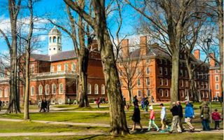 ĐH Harvard và MIT kiện sắc lệnh cấm sinh viên nước ngoài của chính quyền Trump