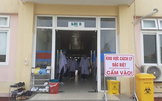 Công an áp tải 3 cô gái trở về từ Đà Nẵng đi cách ly theo quy định