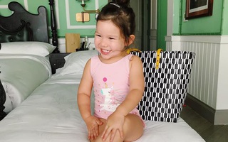 Con gái siêu mẫu Hà Anh vượt mặt mẹ, "kiếm" chục nghìn like trên mạng xã hội chỉ bằng hình ảnh ngồi vắt chân cười rạng rỡ