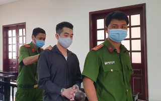 Gã đàn ông đưa bé gái 14 tuổi vào khách sạn rồi đổ do mình bị dụ dỗ (?!)