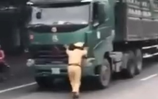 Tài xế khai lý do điều khiển xe tải đẩy chiến sĩ CSGT đi hàng chục mét trên đường ở Ninh Bình