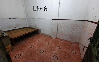 Căn phòng trọ tồi tàn được cho thuê giá bèo, dân mạng ai cũng lắc đầu ngao ngán vì thiết kế 20 năm trước giờ ai ngủ cho được?