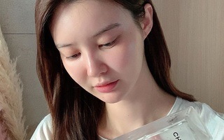 4 kem chống nắng nhẹ mặt kiềm dầu, có loại còn làm mịn da che tiệt lỗ chân lông "toang hoác"