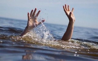 Đi tắm bò, ông lão bị sụp hố cát tử vong