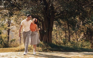 Vừa khoe nhẫn kim cương, MC Thu Hoài lại khiến dân tình điêu đứng với khoảnh khắc "tình như ảnh cưới" với bạn trai CEO