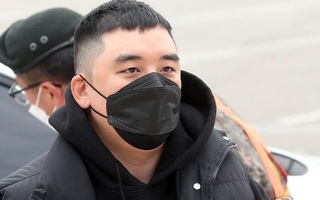 Seungri (BIGBANG) cuối cùng đã lộ diện tại phiên tòa đầu tiên ở Tòa án Quân sự, gây xôn xao khi bác bỏ 7/8 cáo buộc