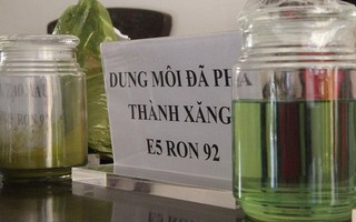 Nghi uống nhầm xăng thừa trong chai, bé gái 1 tuổi tử vong