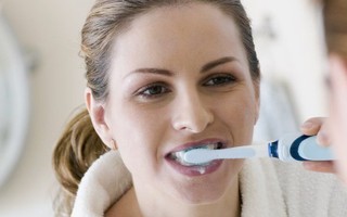 Hiểm họa khôn lường từ việc đánh răng quá kỹ