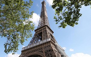 Sơ tán hàng trăm người khỏi khu vực tháp Eiffel vì đe dọa có bom