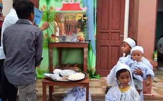 Vụ chồng ghen tuông hoang tưởng đâm chết vợ ở Nghệ An: Xót xa 3 đứa con thơ bơ vơ khát sữa, gào khóc đòi mẹ