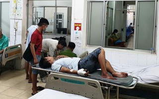 Không đổi vé số trúng thưởng, chủ đại lý bị 5 người chém gục